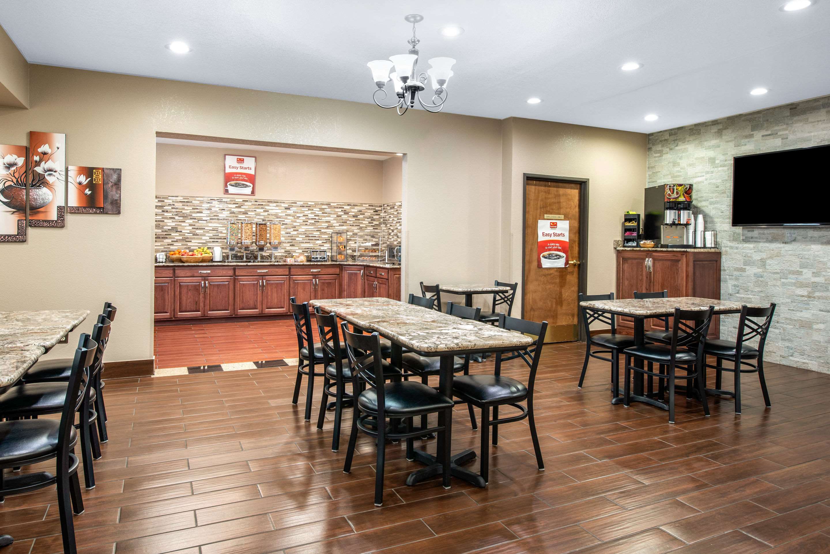Breakfast area | Econo Lodge