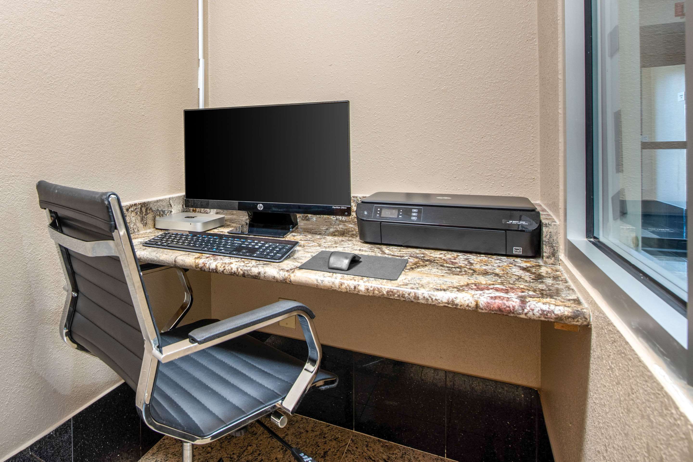 Business center | Econo Lodge