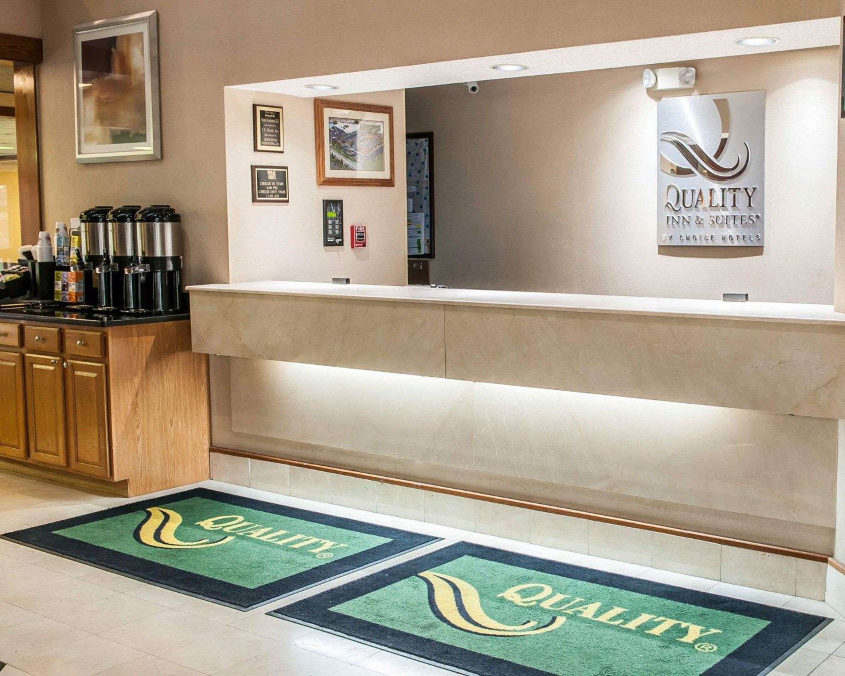 Front desk | Quality Inn & Suites