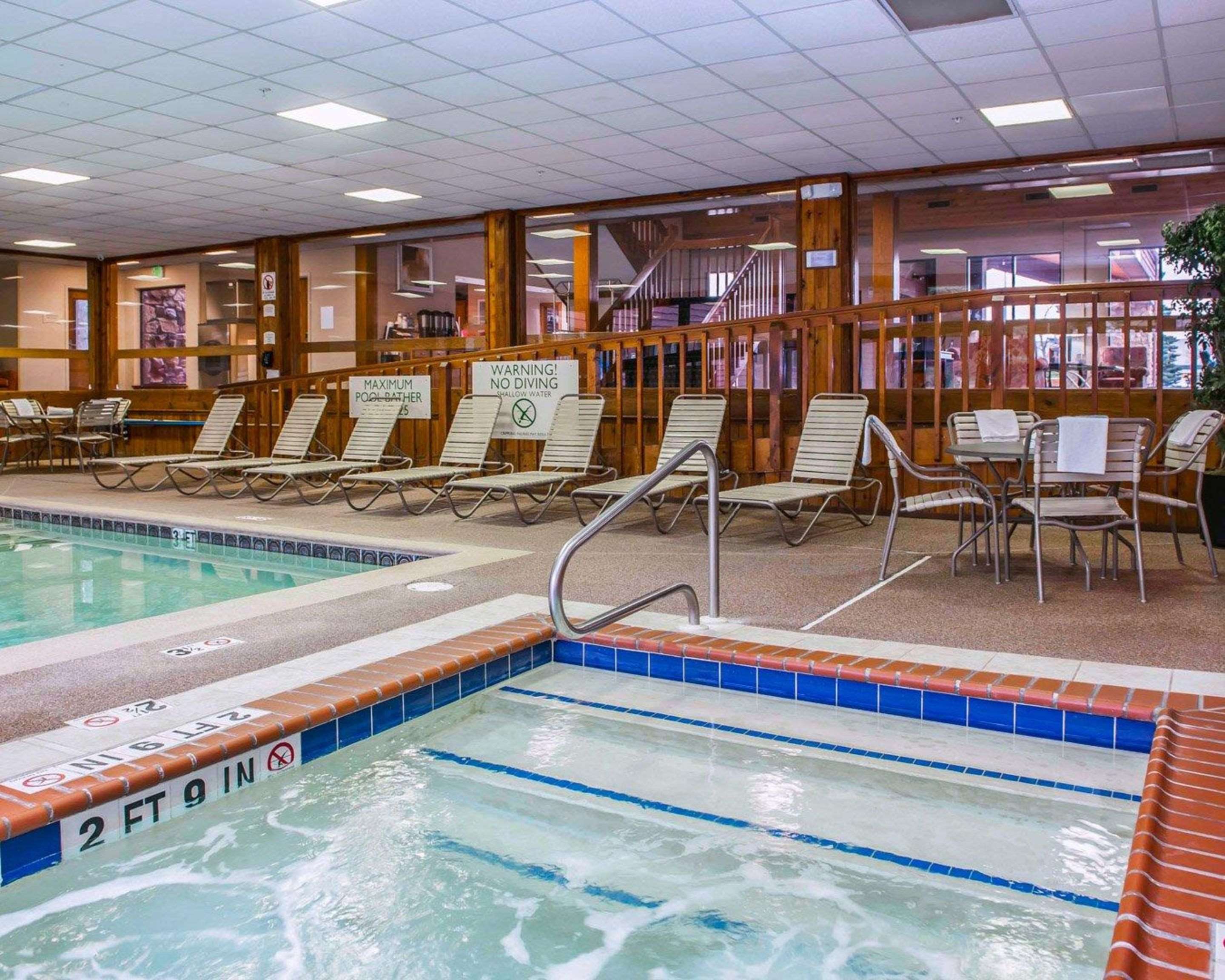 Indoor hot tub | Quality Inn & Suites