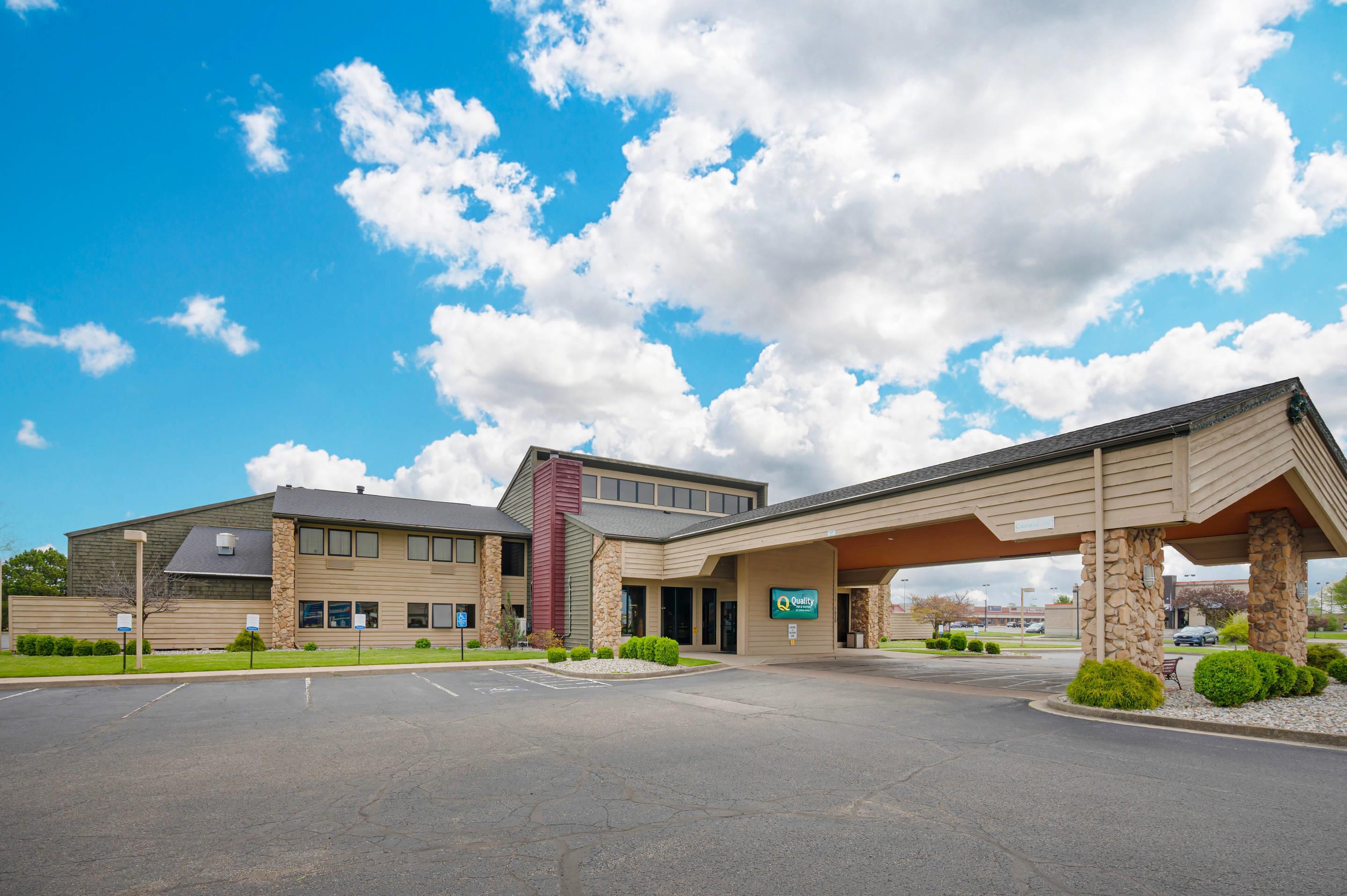 Hotel exterior | Quality Inn & Suites