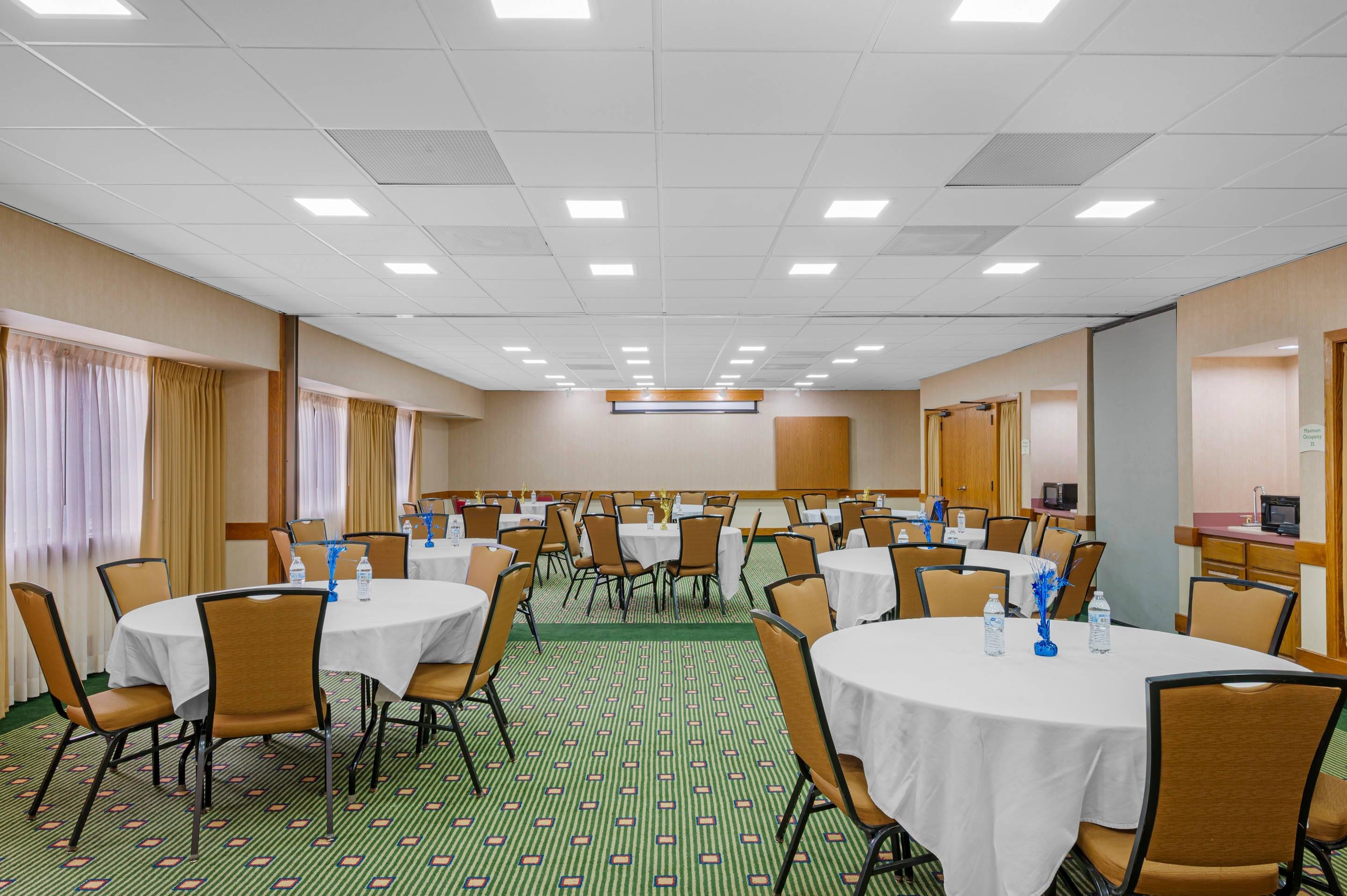 Meeting room | Quality Inn & Suites