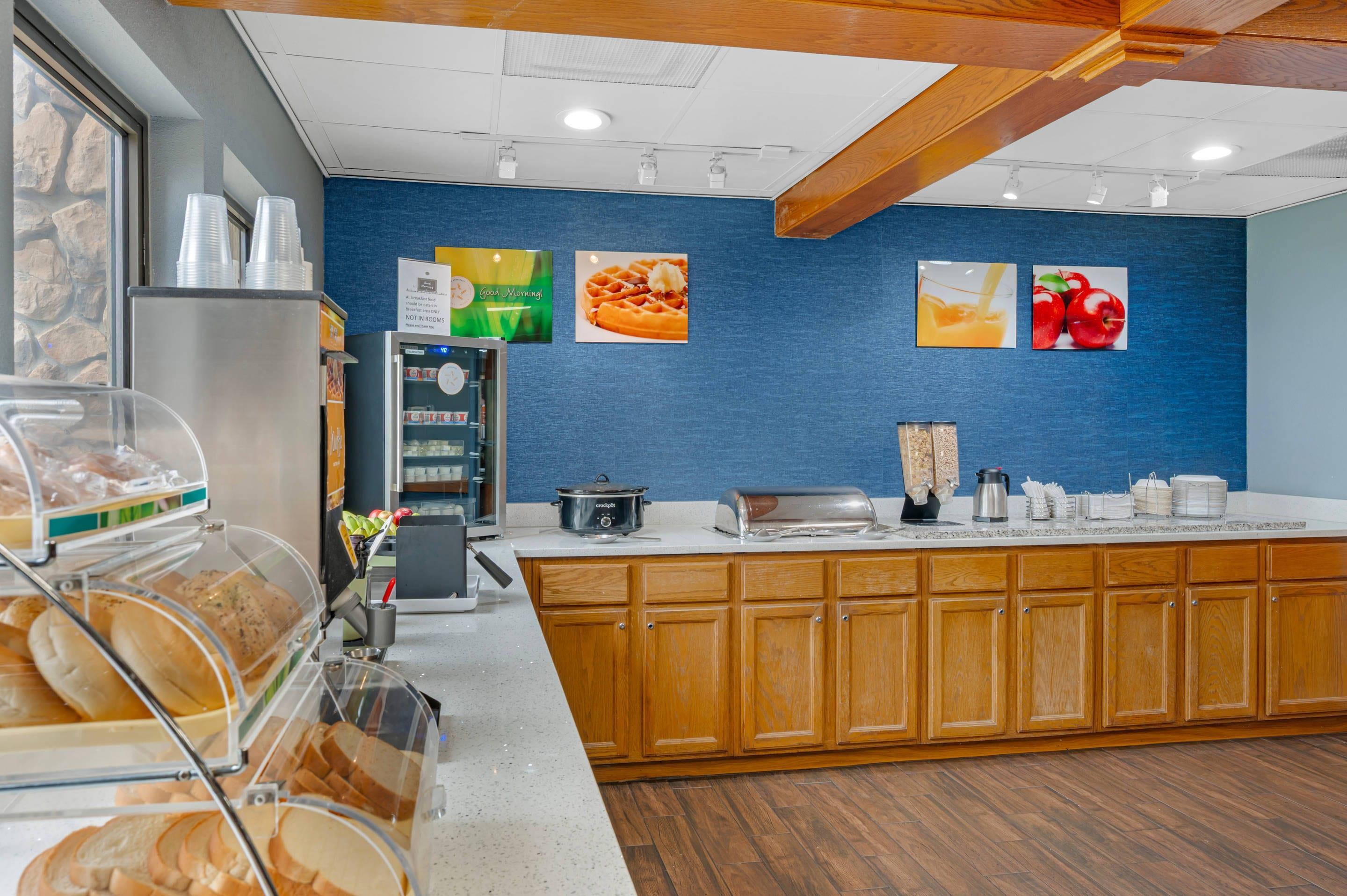 Breakfast area | Quality Inn & Suites