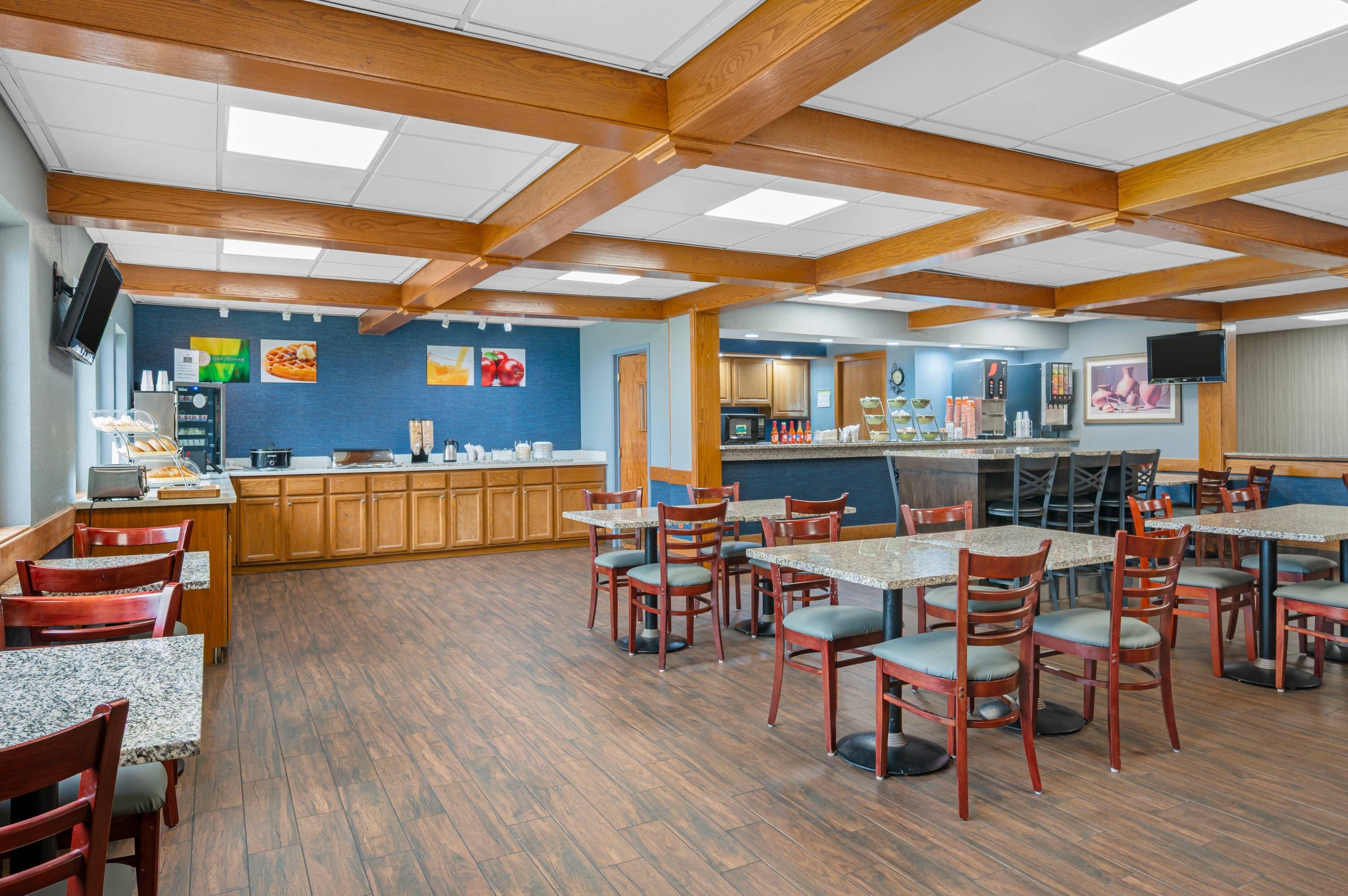 Breakfast area | Quality Inn & Suites