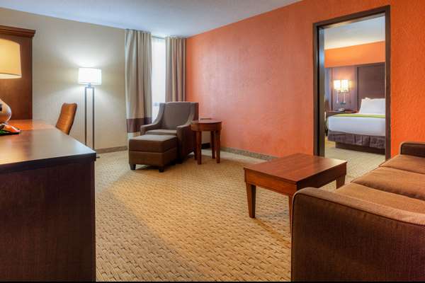 Suite - Comfort Inn & Suites Evansville