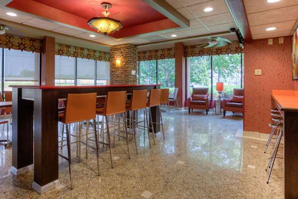 Amenities - Comfort Inn & Suites Evansville