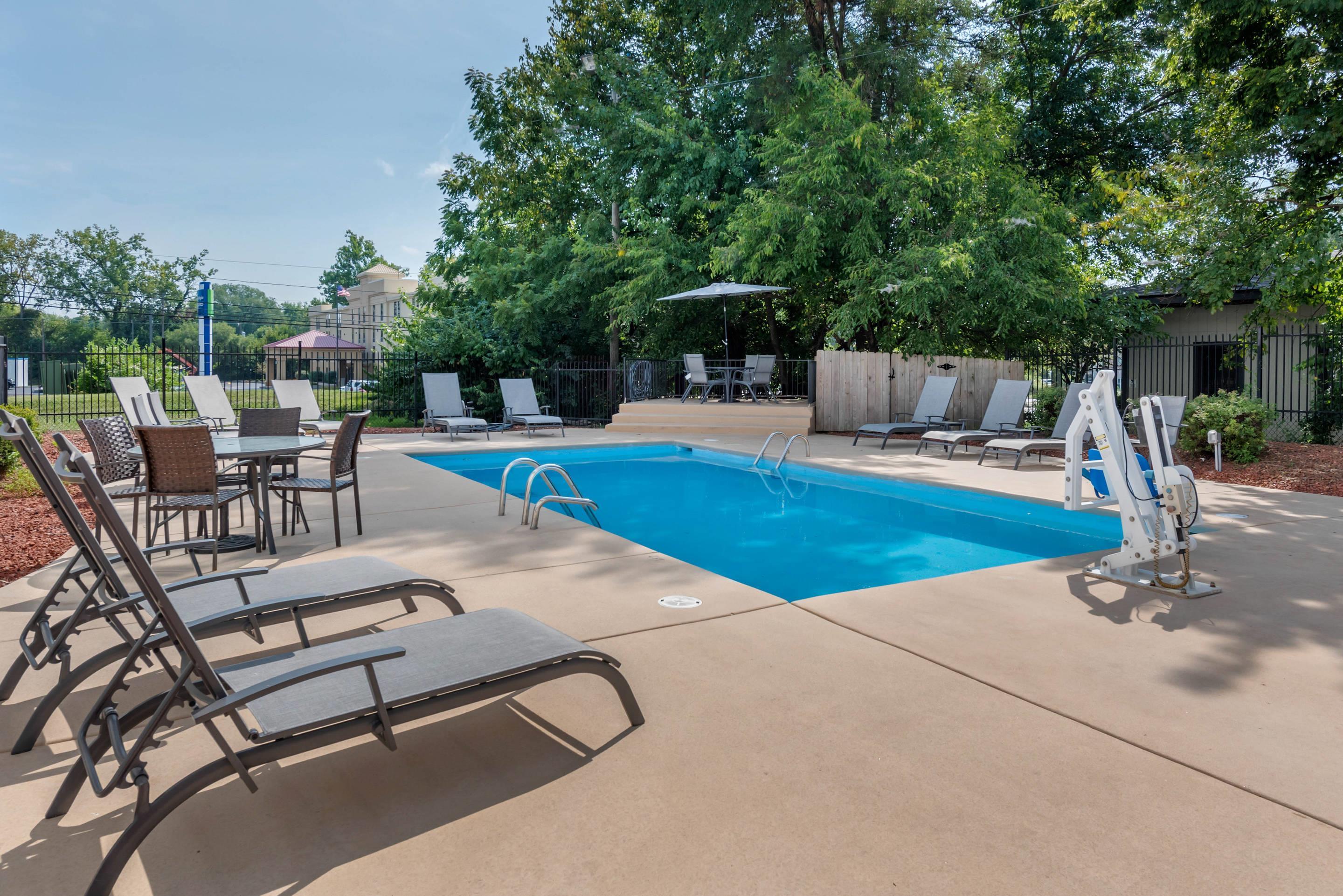 Outdoor pool | Comfort Inn Indianapolis South