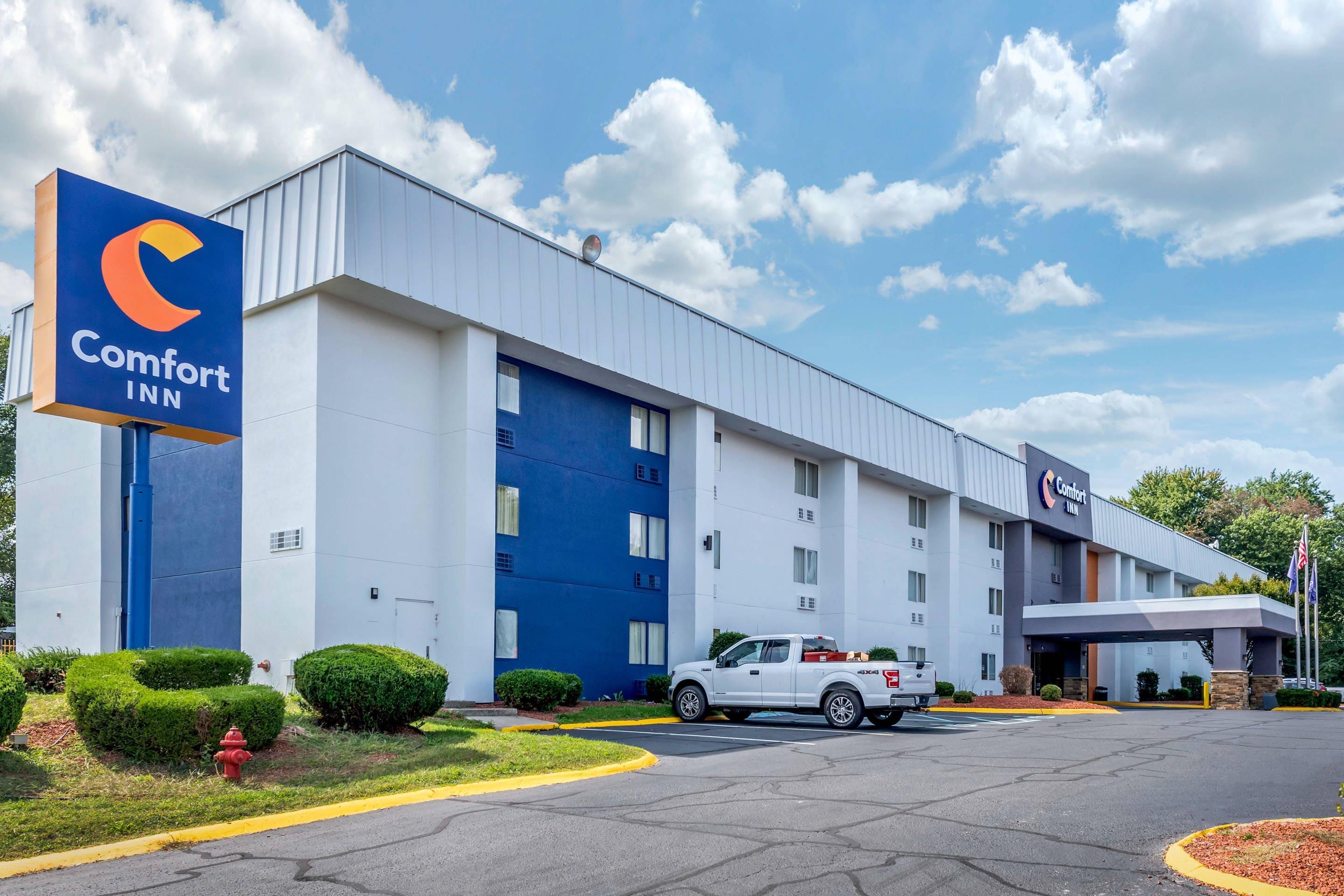 Hotel exterior | Comfort Inn Indianapolis South