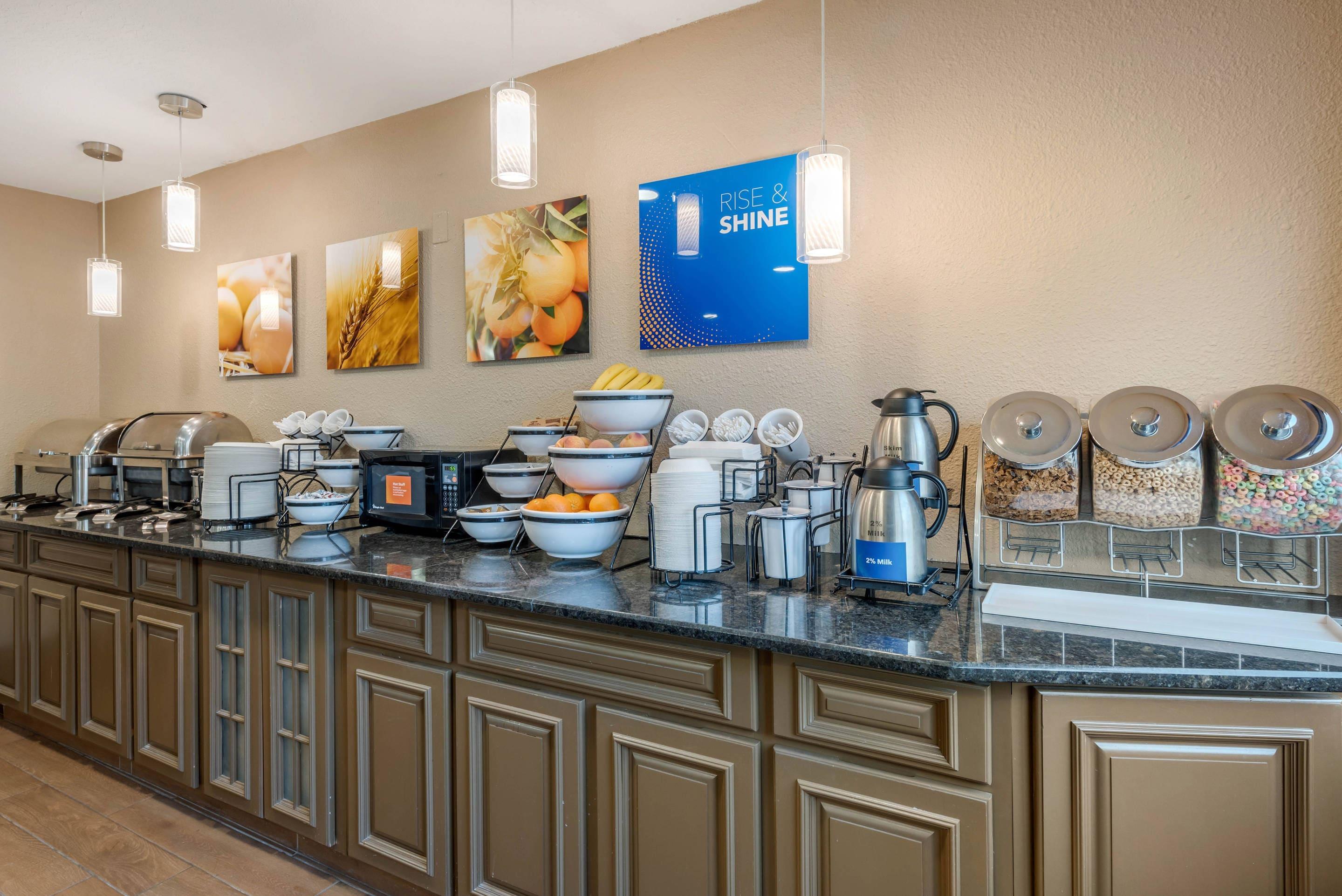Breakfast counter | Comfort Inn Indianapolis South