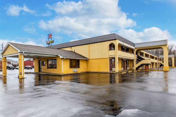 Exterior view - Econo Lodge Seymour - I-65, Exit 50