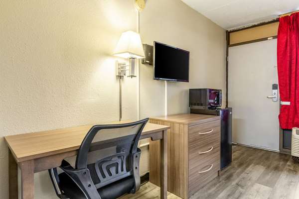  - Econo Lodge Seymour - I-65, Exit 50