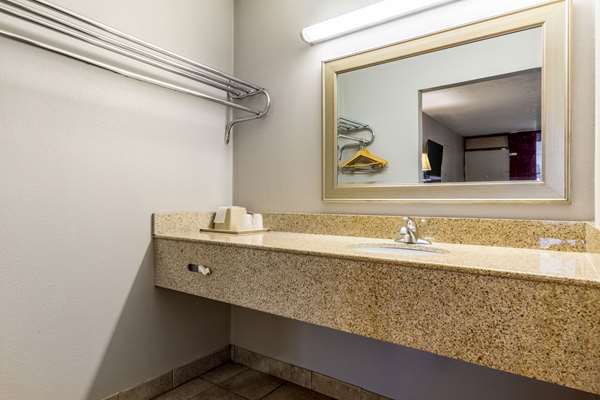  - Econo Lodge Seymour - I-65, Exit 50