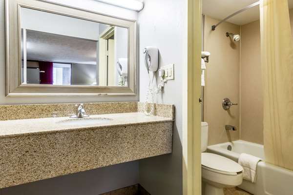  - Econo Lodge Seymour - I-65, Exit 50