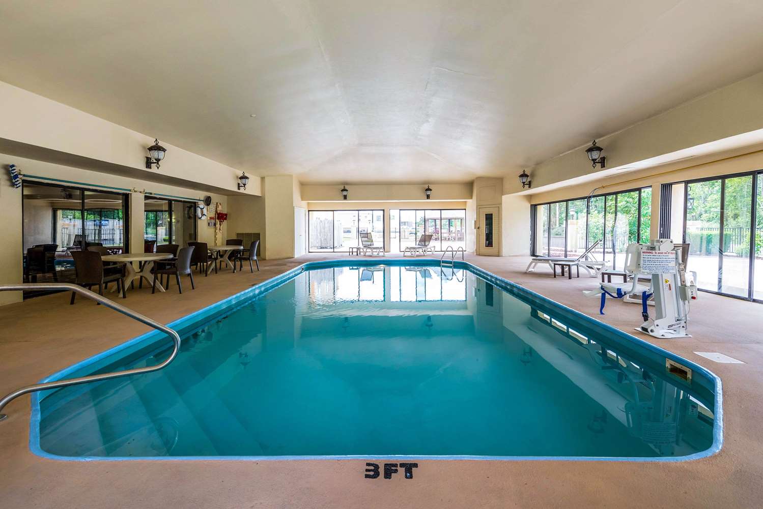 Comfort Suites Marion, IN See Discounts