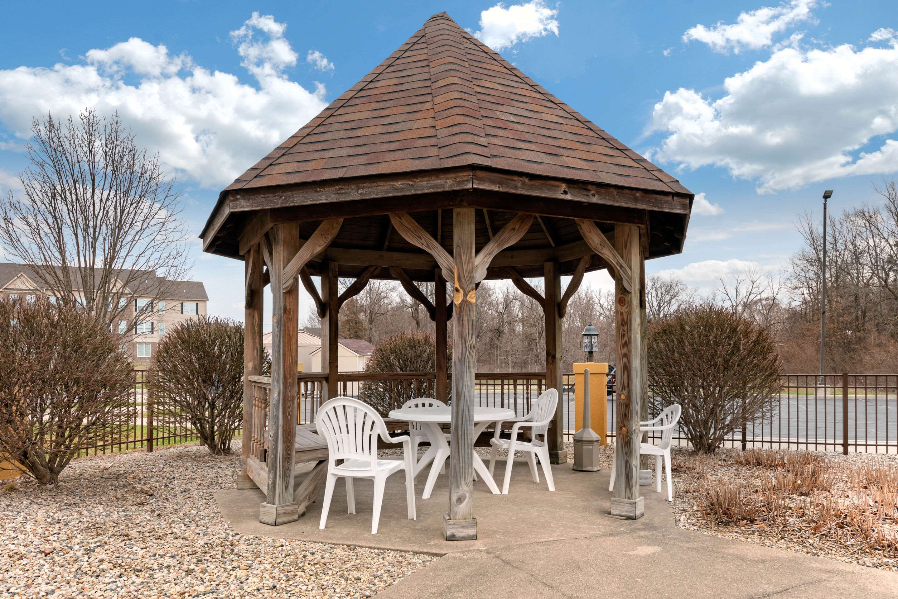 Hotel gazebo | Comfort Suites Lafayette University Area