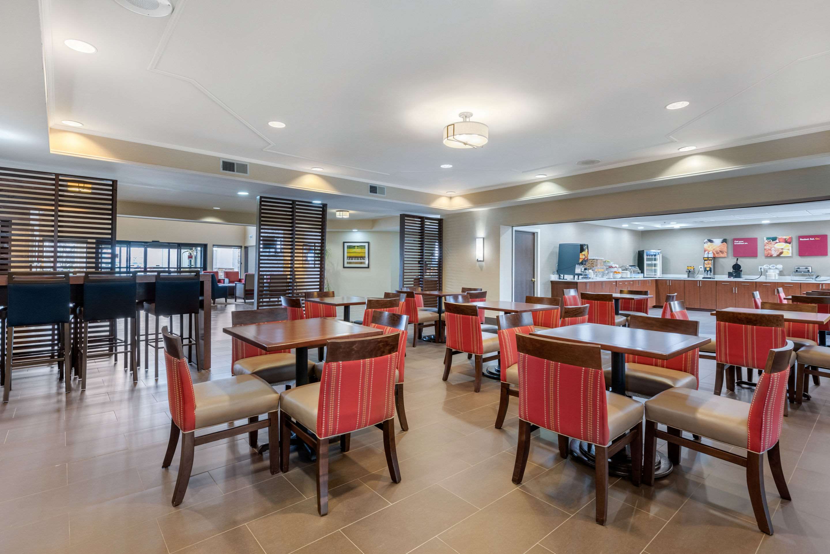 Breakfast area | Comfort Suites Lafayette University Area