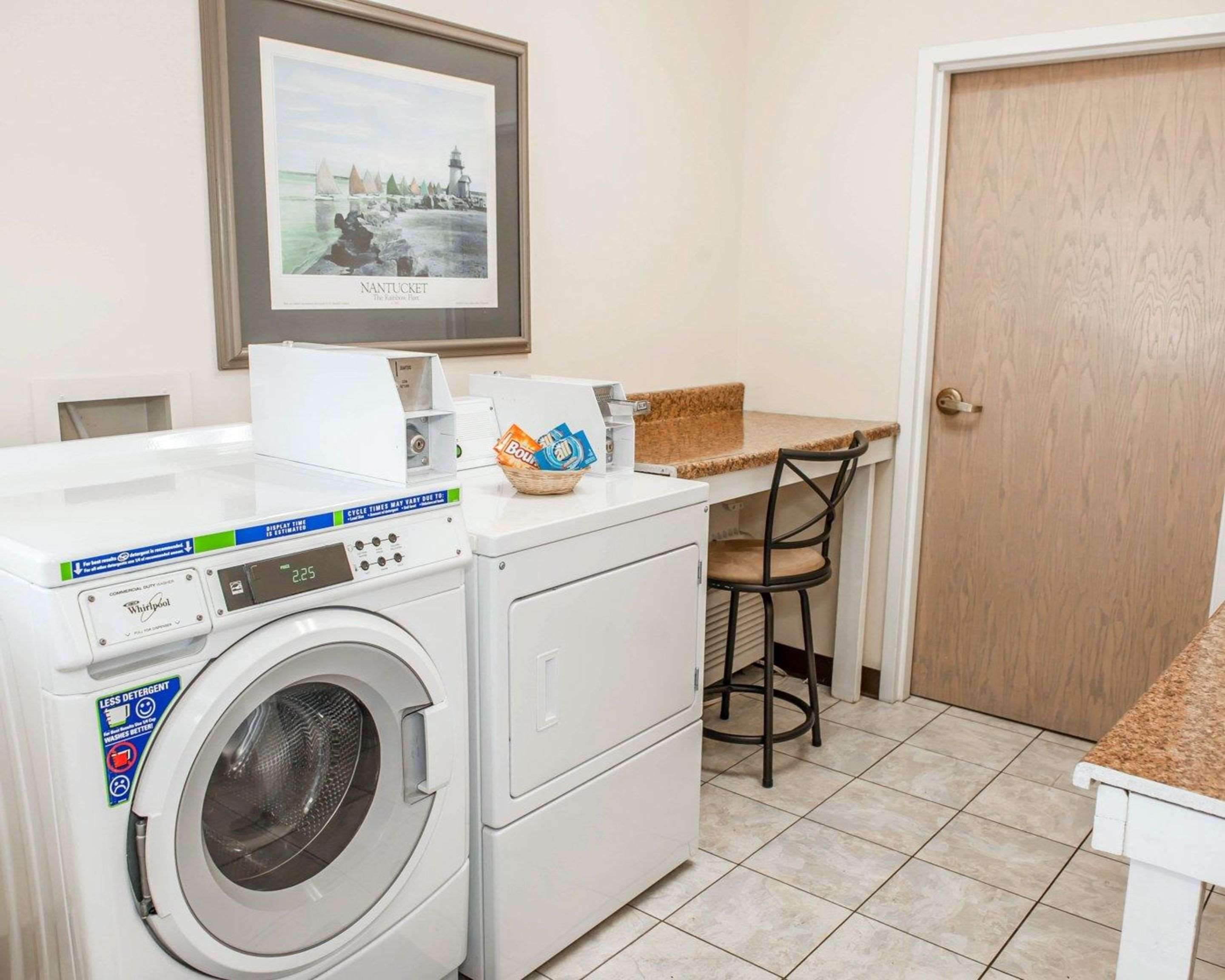 Guest laundry facilities | Comfort Suites South