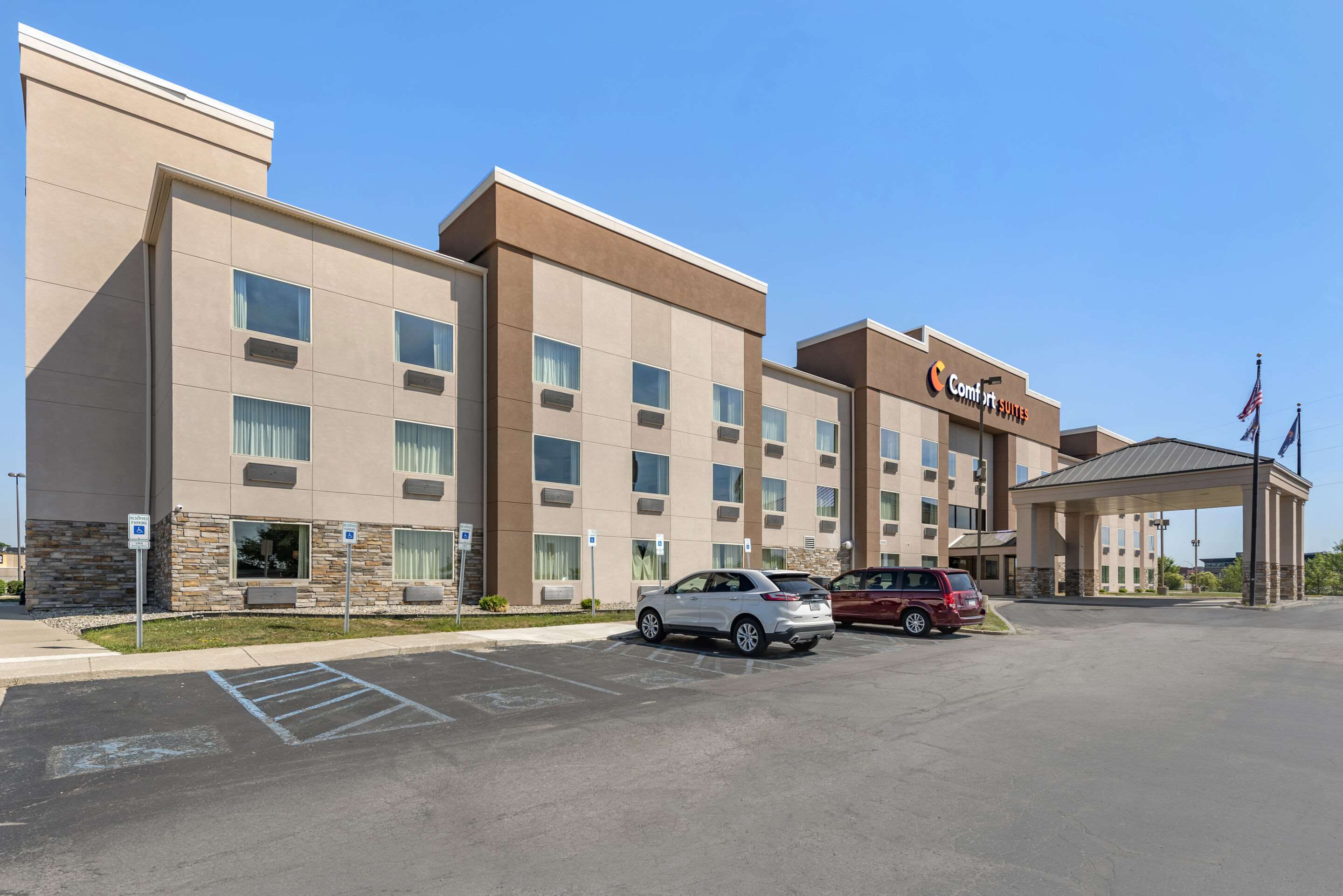 Hotel exterior | Comfort Suites South
