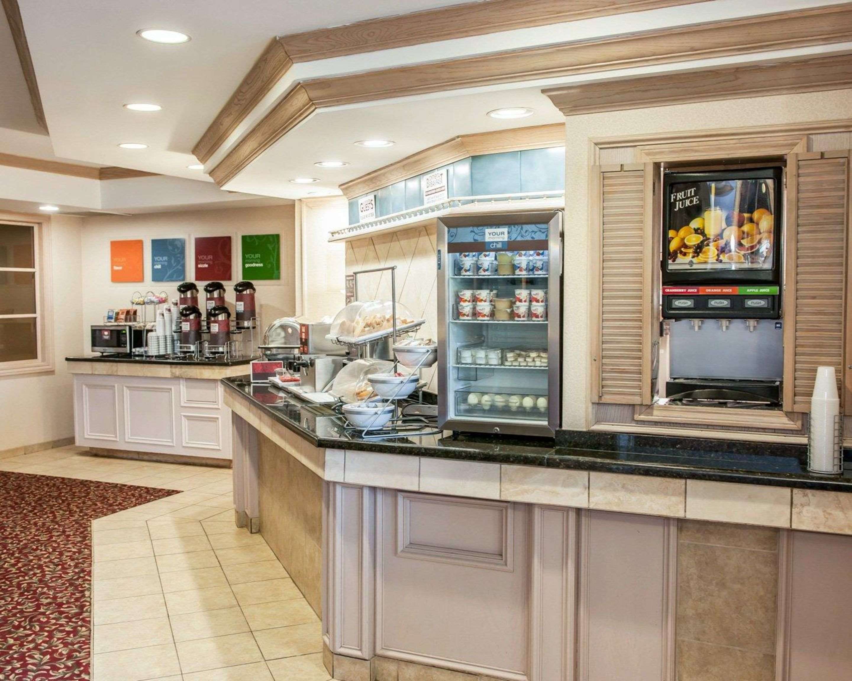 Breakfast counter | Comfort Suites South
