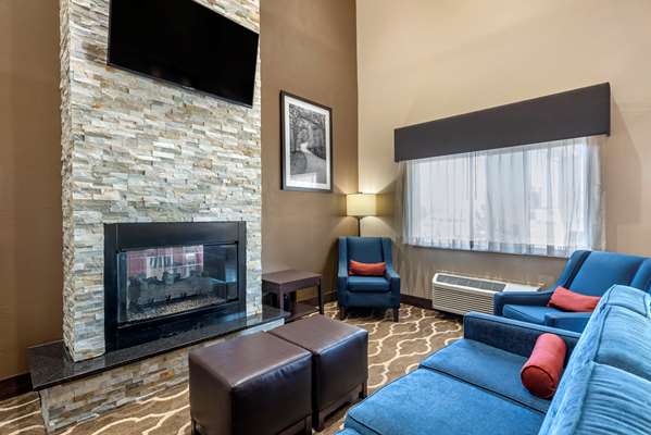  - Comfort Suites Terre Haute - I-70, Exit 7