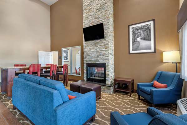  - Comfort Suites Terre Haute - I-70, Exit 7