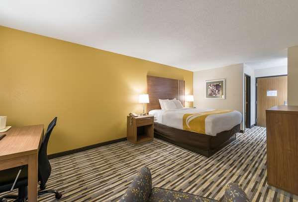  - Quality Inn Michigan City - I-94, Exit 34