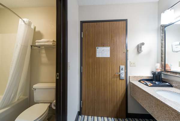  - Quality Inn Michigan City - I-94, Exit 34