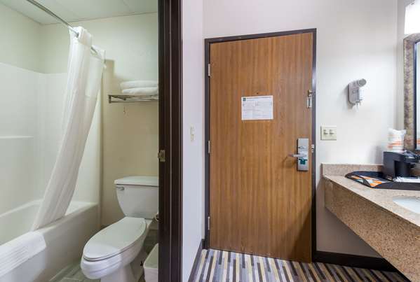  - Quality Inn Michigan City - I-94, Exit 34
