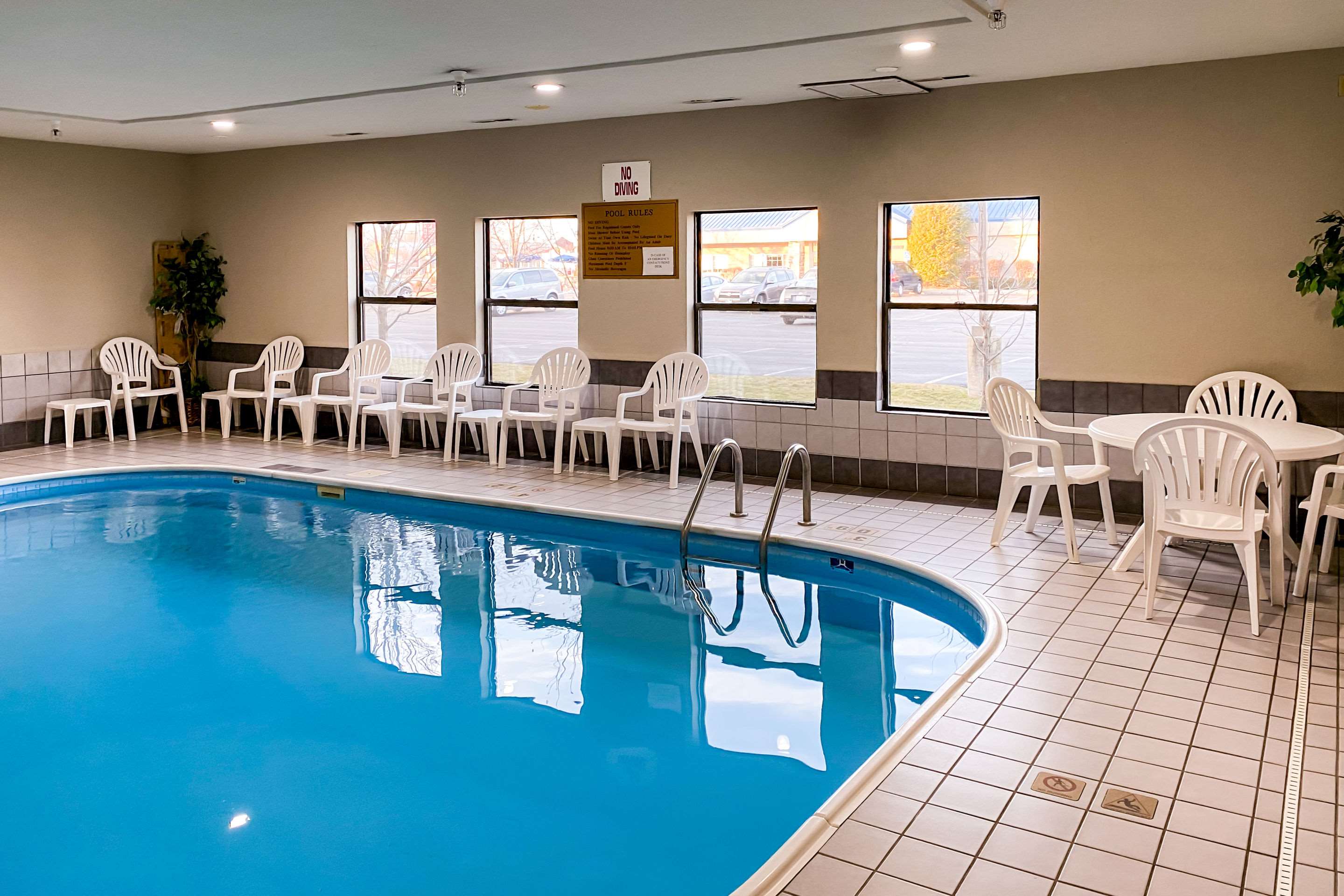 Indoor pool | Quality Inn