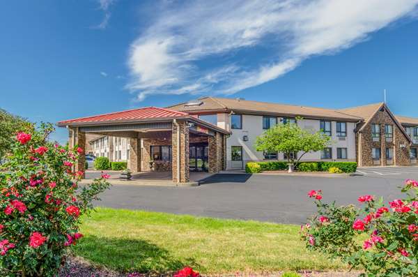 Exterior view - Comfort Inn & Suites West Springfield
