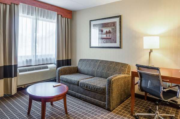 Suite - Comfort Inn & Suites West Springfield