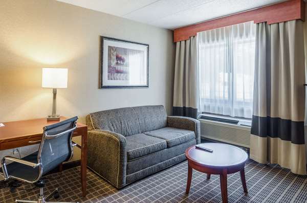 Suite - Comfort Inn & Suites West Springfield
