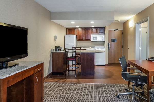Suite - Comfort Inn & Suites West Springfield