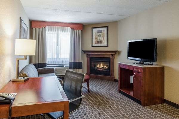 Suite - Comfort Inn & Suites West Springfield
