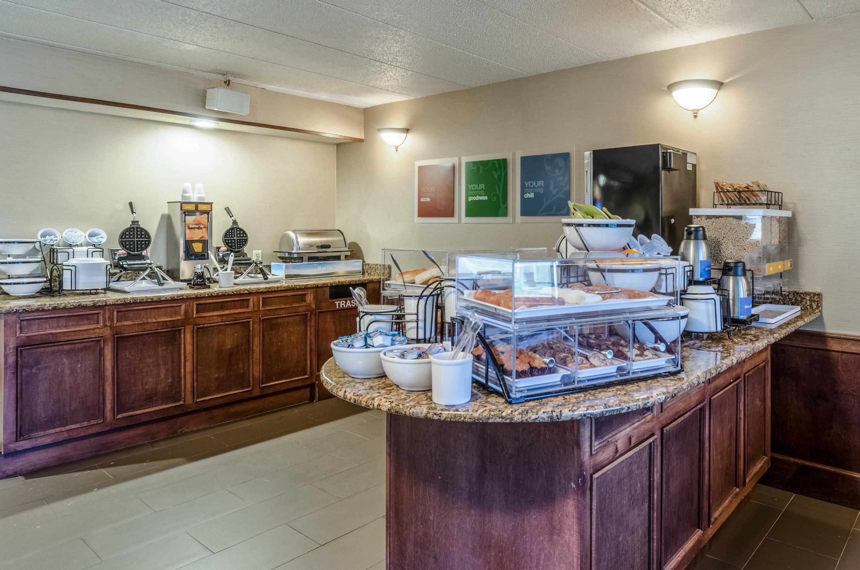 Free breakfast | Comfort Inn & Suites