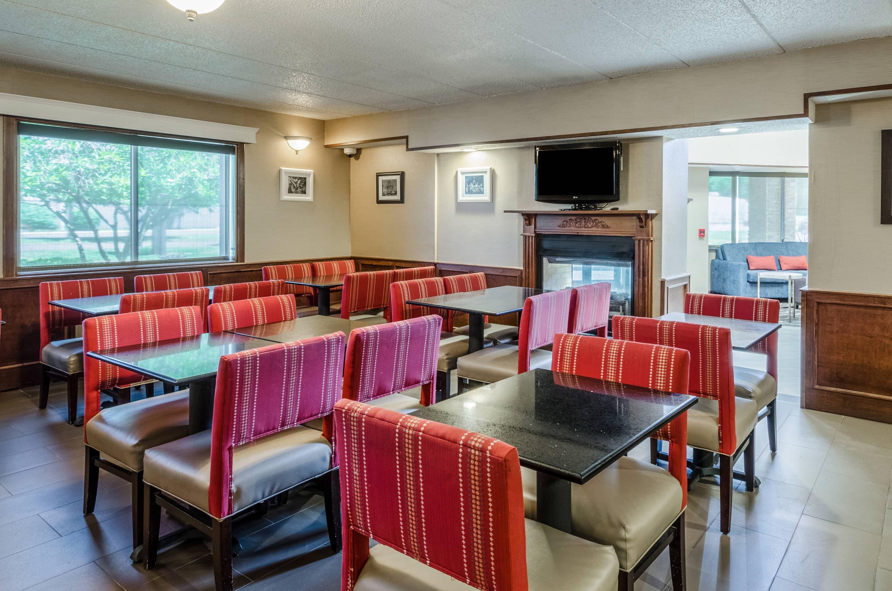 Free breakfast | Comfort Inn & Suites