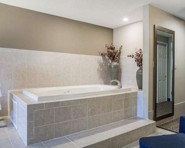 Suite - Comfort Inn & Suites Colonial Sturbridge - I-84, Exit 6