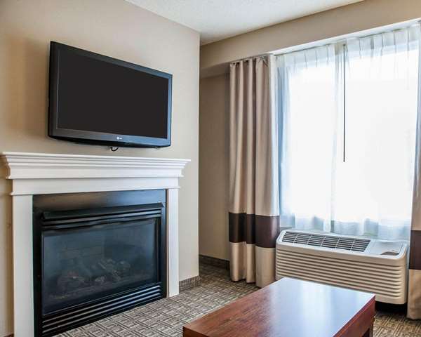 Suite - Comfort Inn & Suites Colonial Sturbridge - I-84, Exit 6