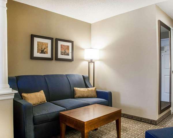 Suite - Comfort Inn & Suites Colonial Sturbridge - I-84, Exit 6