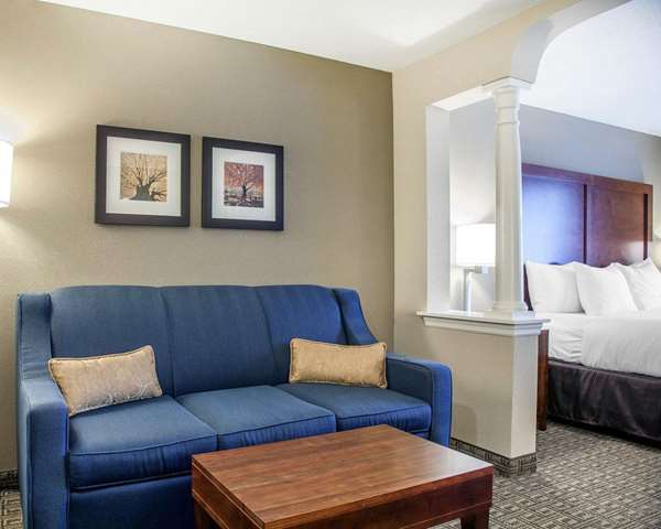 Suite - Comfort Inn & Suites Colonial Sturbridge - I-84, Exit 6