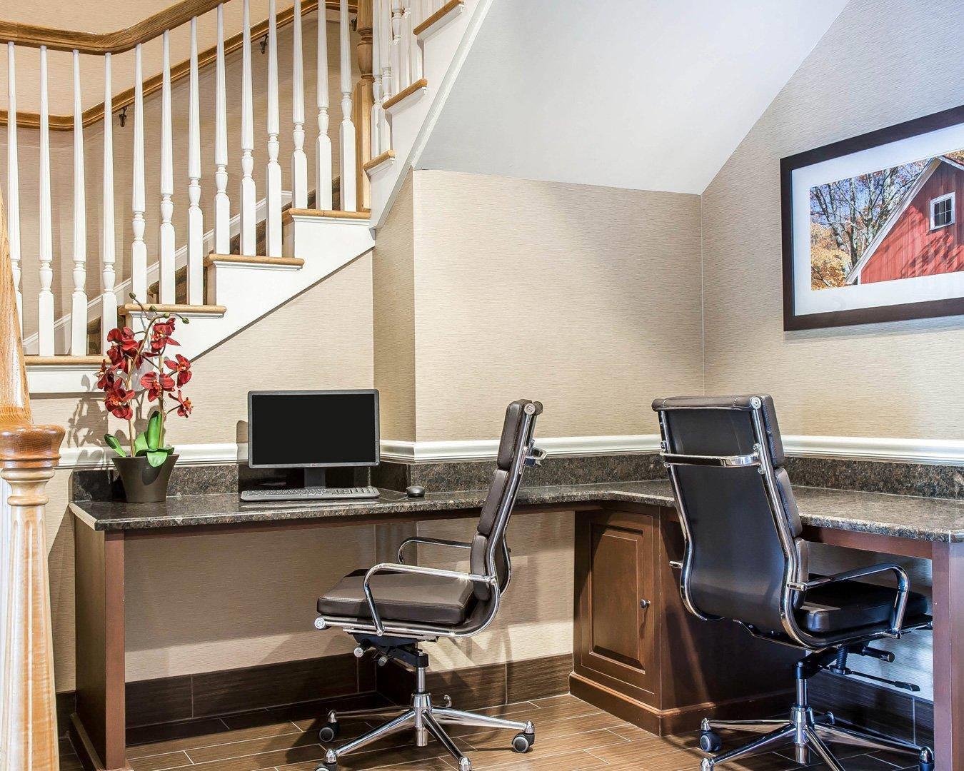 Computer in the lobby | Comfort Inn & Suites Sturbridge - Brimfield