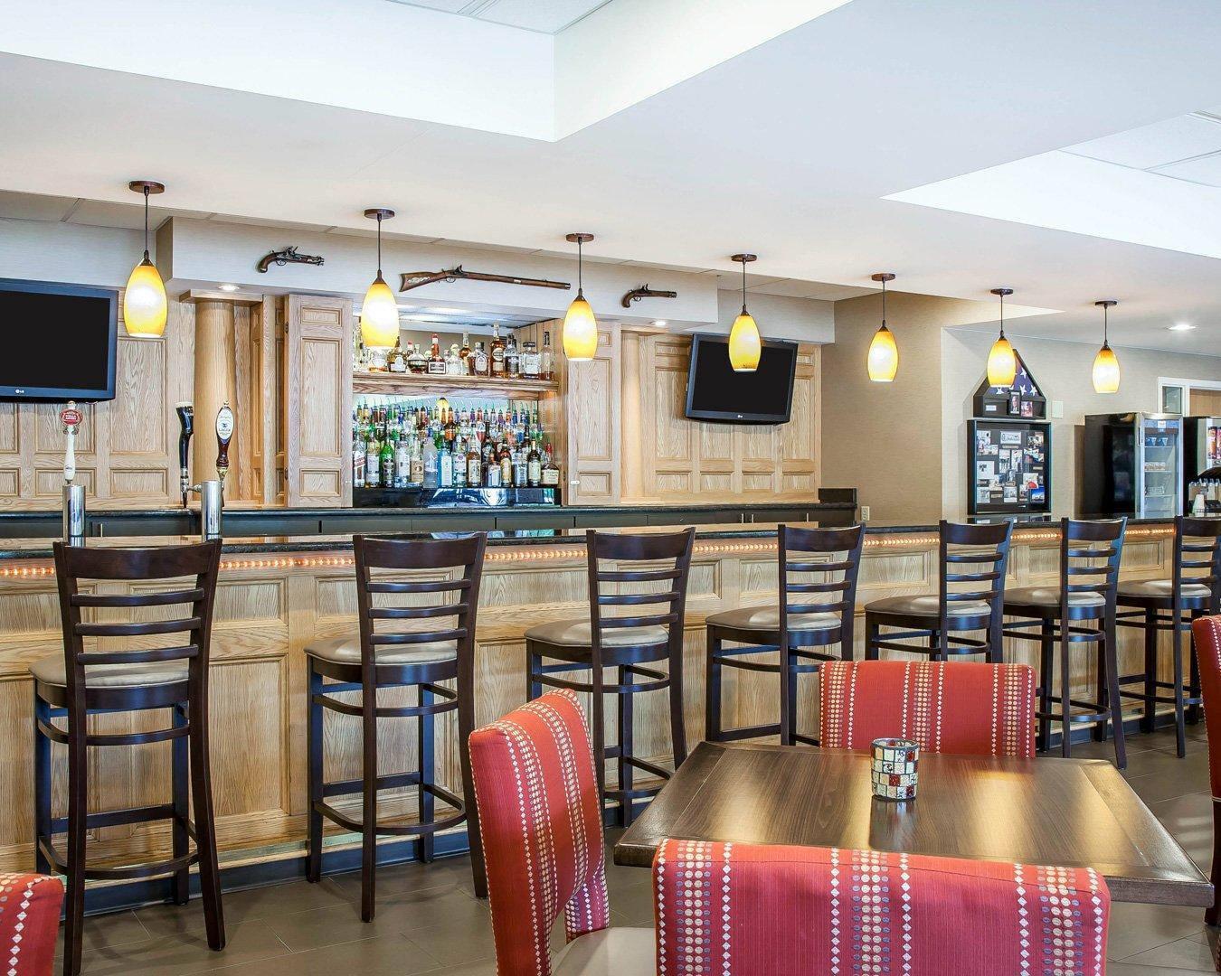 Hotel bar | Comfort Inn & Suites Sturbridge - Brimfield