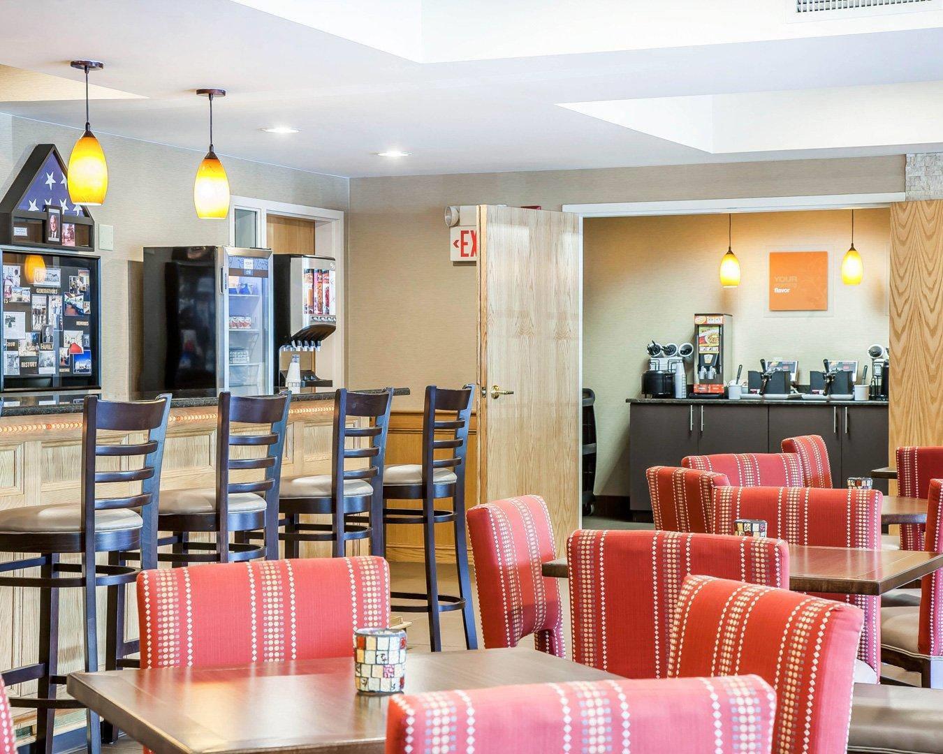 Enjoy breakfast in this seating area | Comfort Inn & Suites Sturbridge - Brimfield