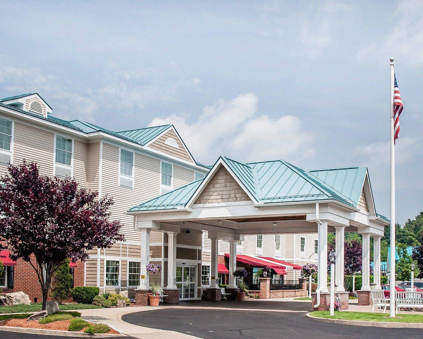 Hotel exterior | Comfort Inn & Suites Sturbridge - Brimfield
