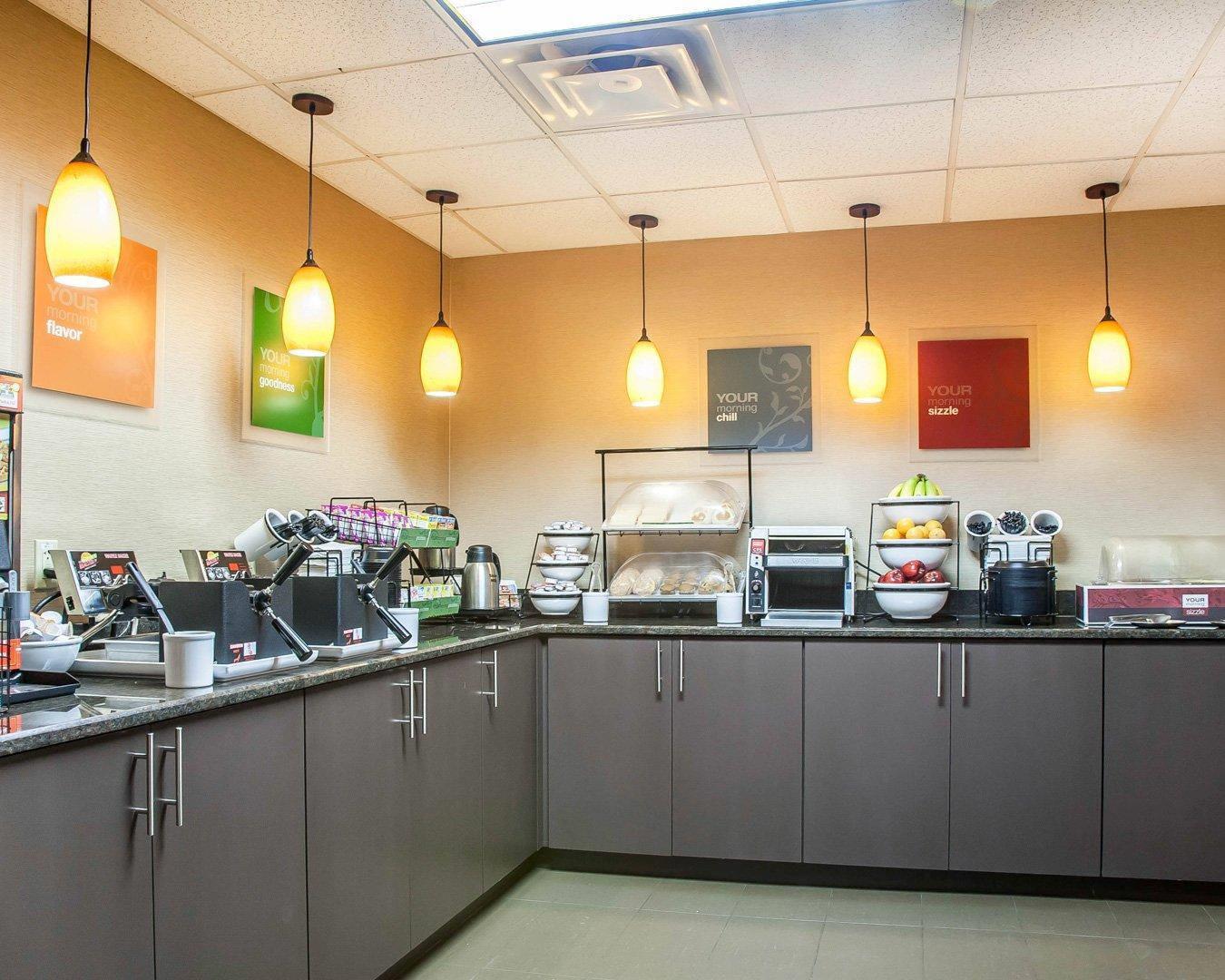 Free hot breakfast | Comfort Inn & Suites Sturbridge - Brimfield
