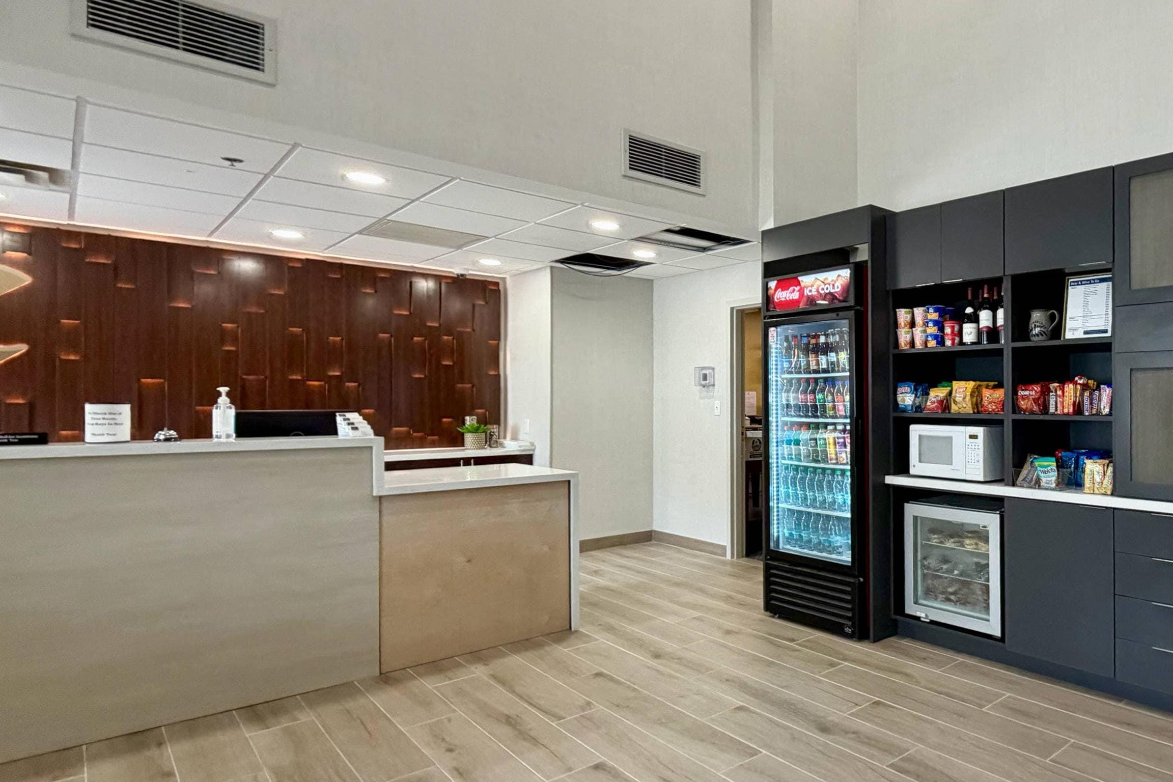 Hotel lobby | Comfort Inn & Suites Sturbridge - Brimfield