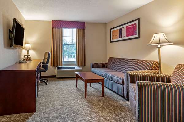 Suite - Comfort Inn Foxborough - I-95, Exit 13A