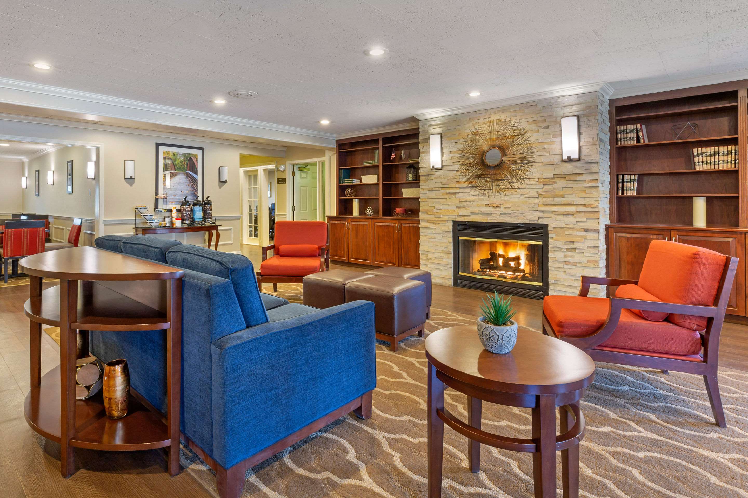 Hotel lobby | Comfort Inn Auburn - Worcester