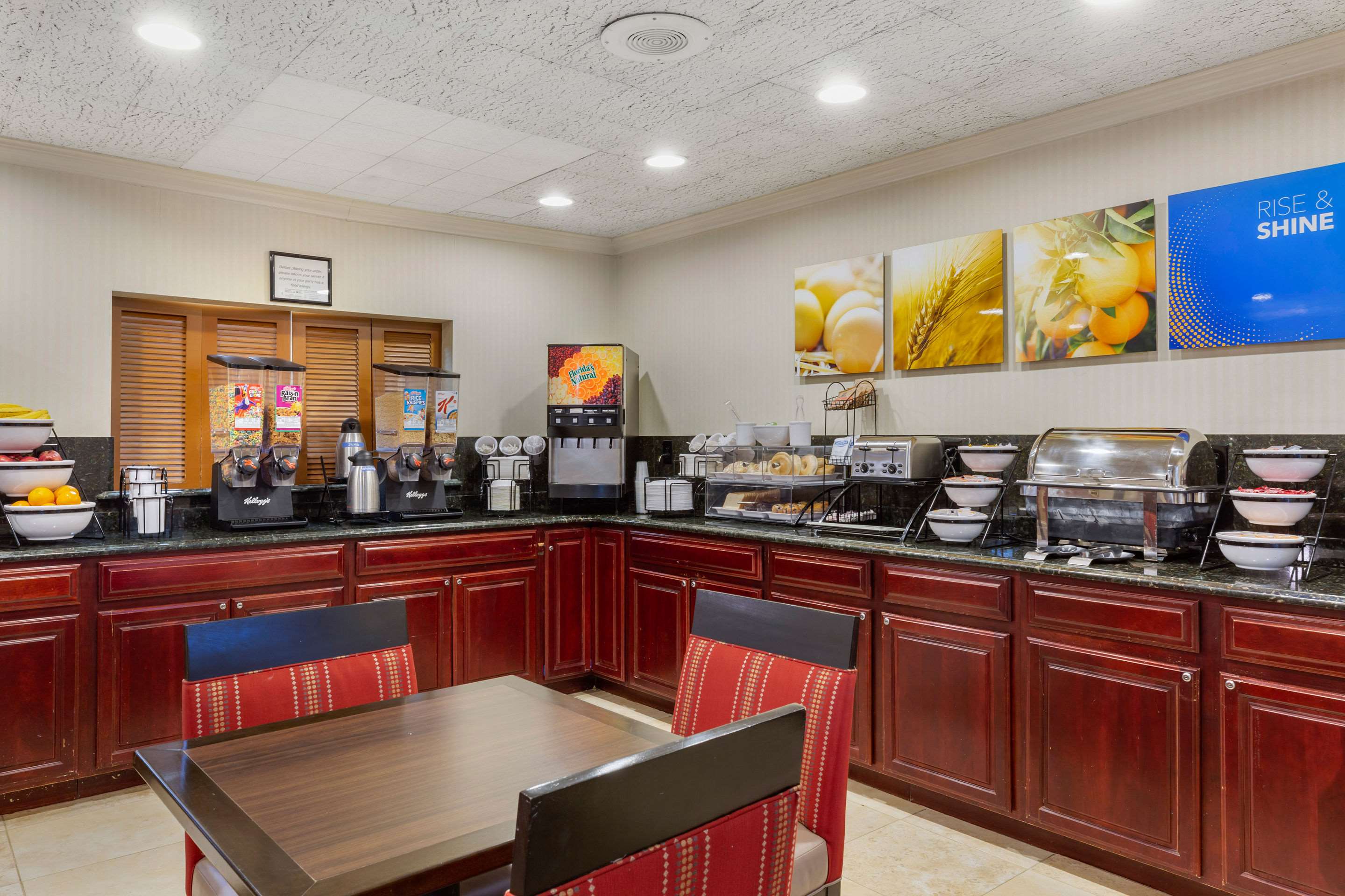 Breakfast area | Comfort Inn Auburn - Worcester