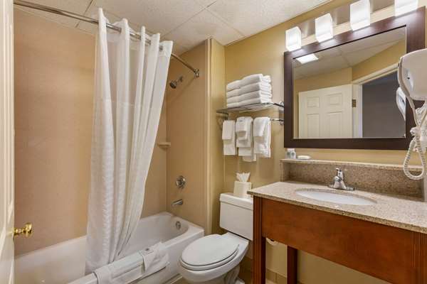  - Comfort Inn Auburn - I-290, Exit 13